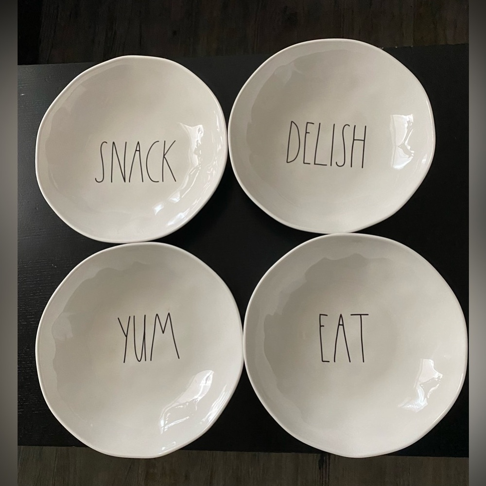 Rae Dunn Salad Bowls Set of 4
